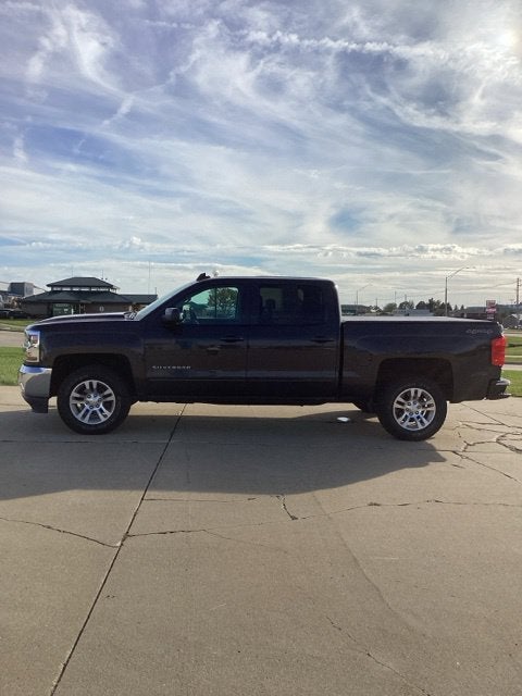 Used 2016 Chevrolet Silverado 1500 LT with VIN 3GCUKREC2GG193017 for sale in Waverly, IA